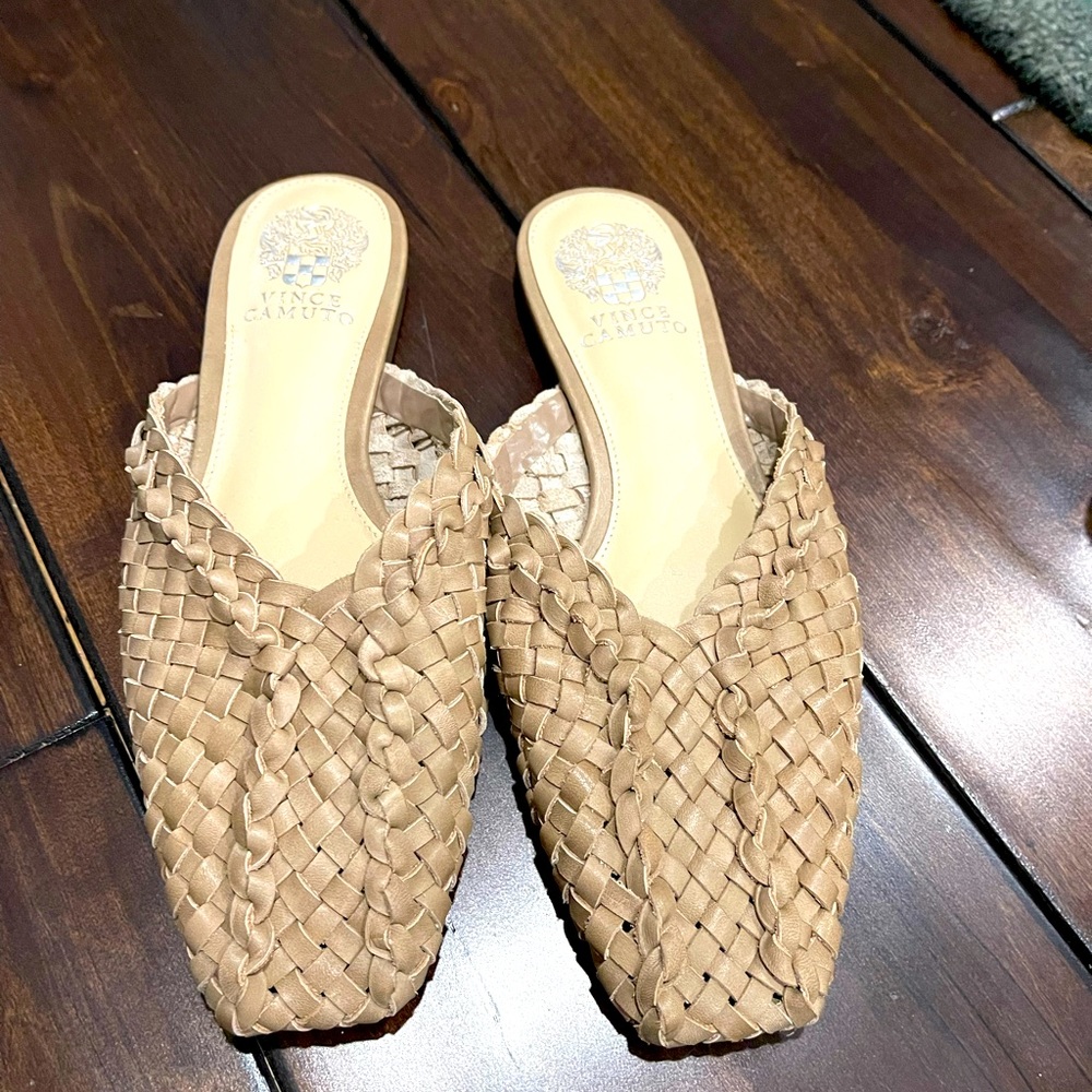 Vince Camuto Loralee Mule nude/tan color never worn